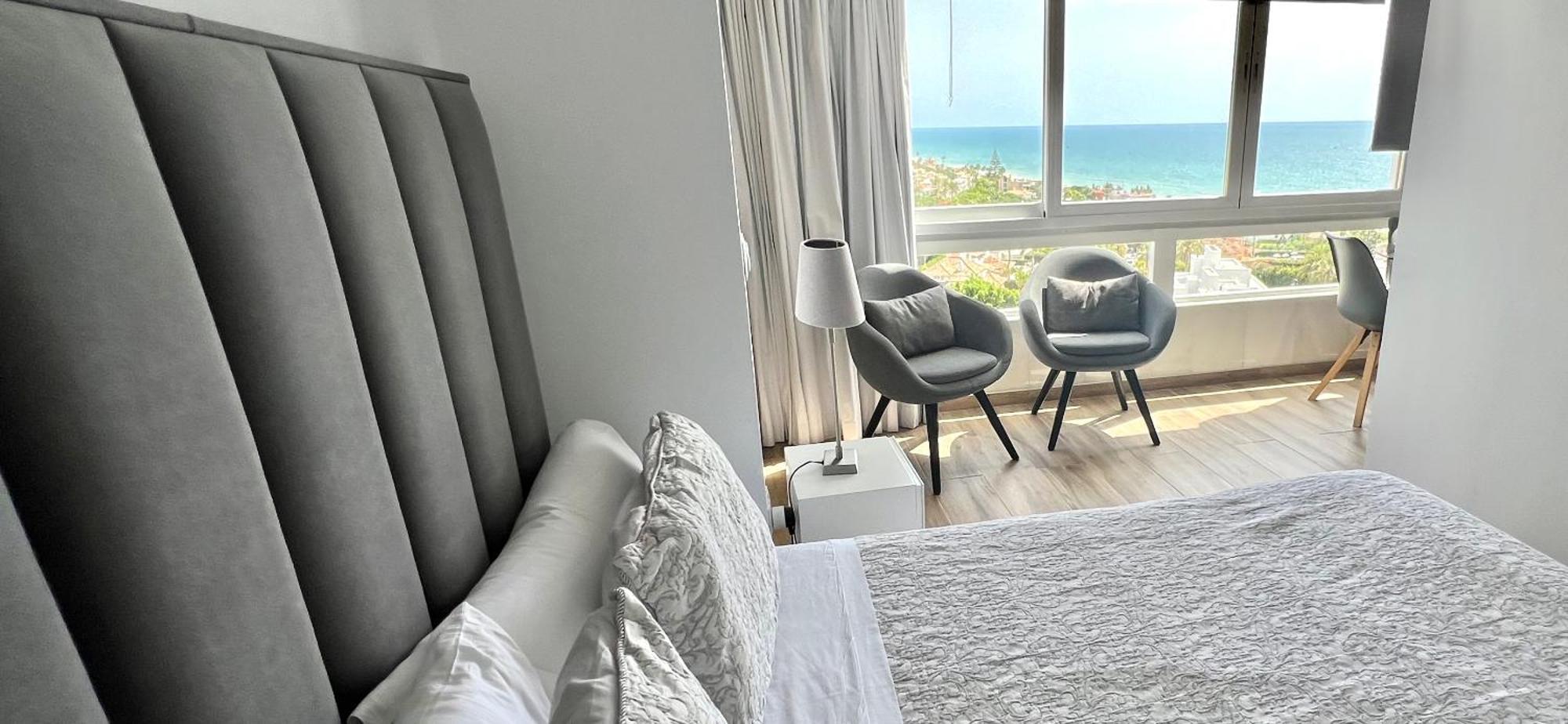 Beachfront - Beachside With Stunning Sea Views *